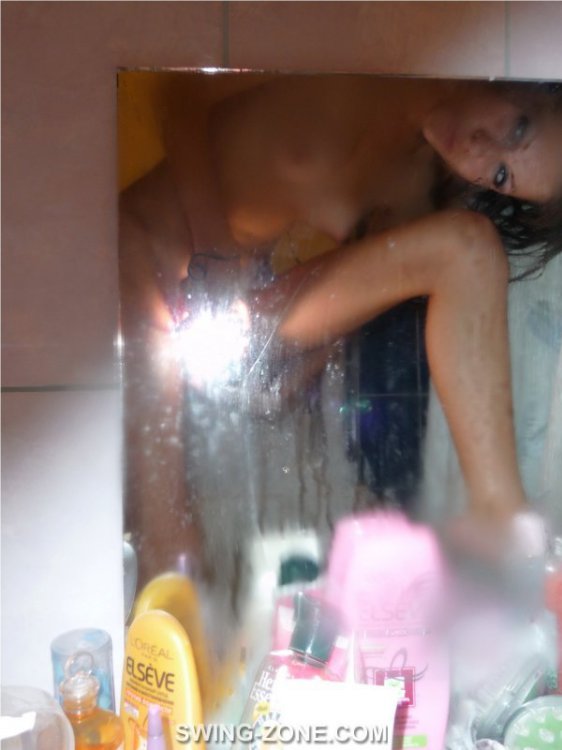 селфи в ванной девушка